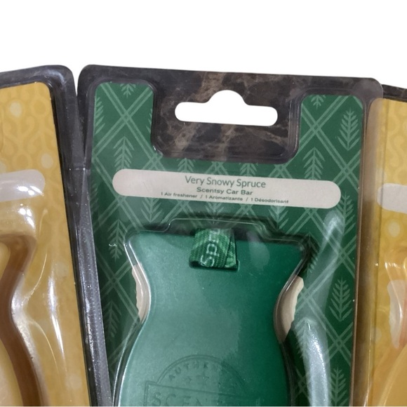 SCENTSY 4 PK OF CAR BARS, 2 COCONUT LEMONGRASS, 1 MYSTERY MAN, 1 SNOWY SPRUCE - Picture 3 of 4